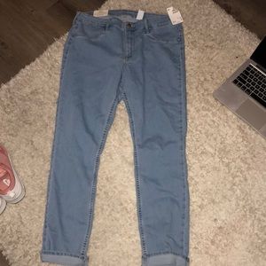 HIGH WAISTED JEANS